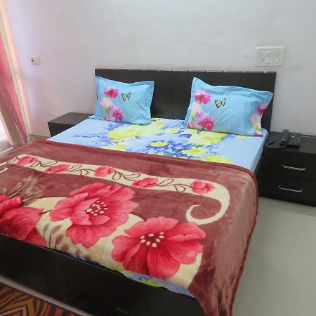 Nikunj Palace Hotel Vrindāvan Екстериор снимка