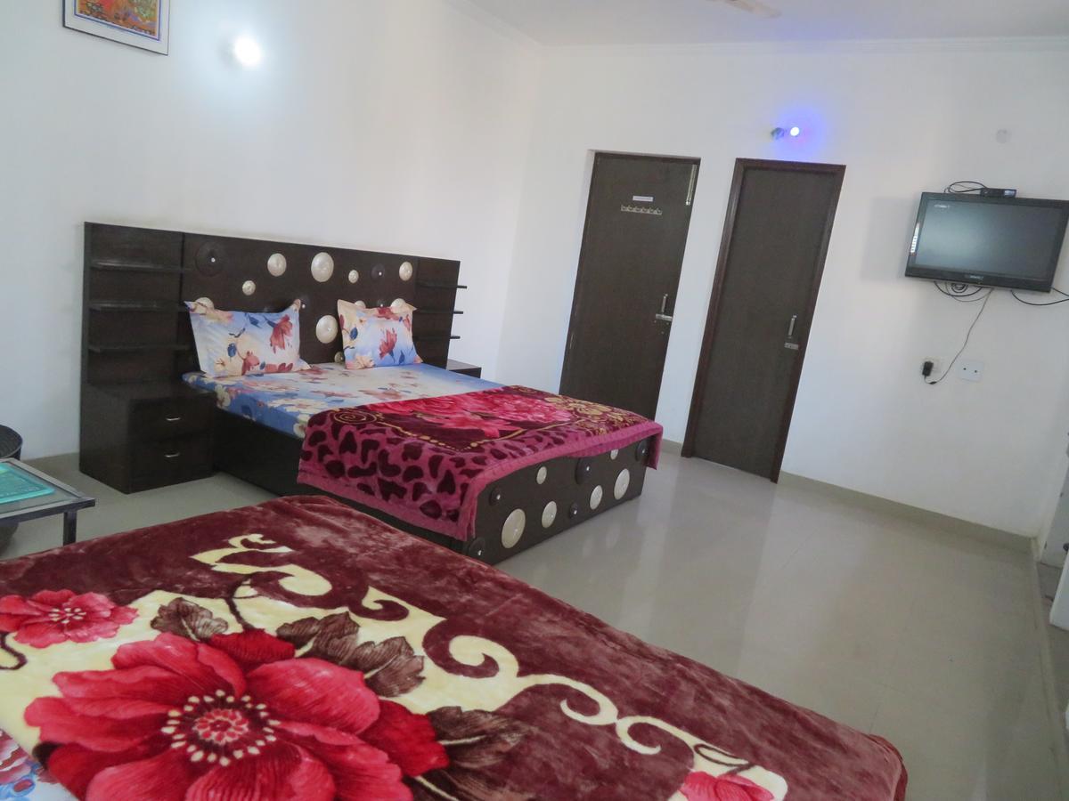 Nikunj Palace Hotel Vrindāvan Екстериор снимка