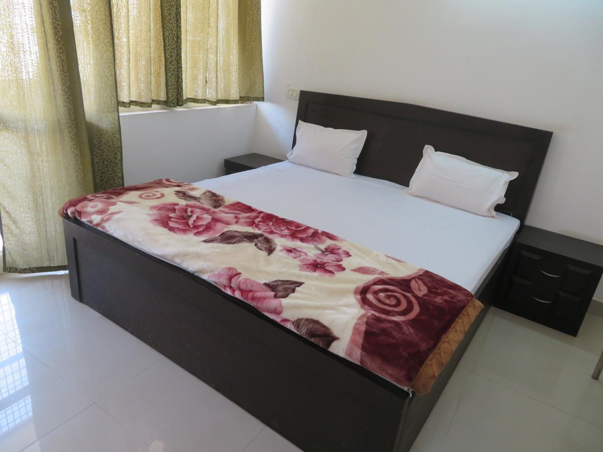Nikunj Palace Hotel Vrindāvan Екстериор снимка